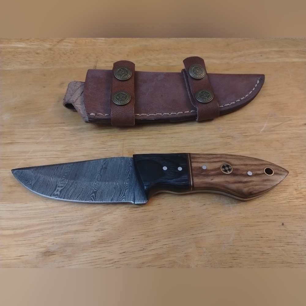New Damascus steel blade men's hunting knife with sheath